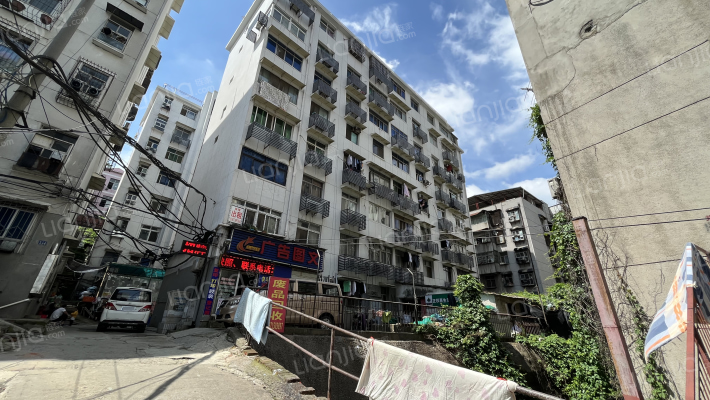 卓刀泉六合村外景图