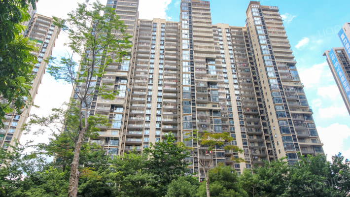 富力现代广场外景图