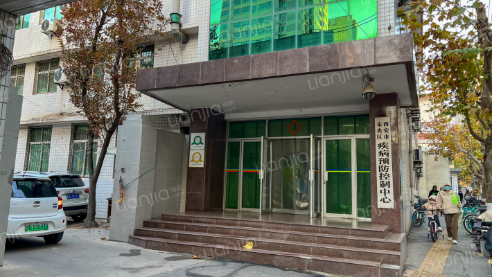 防疫家属院外景图