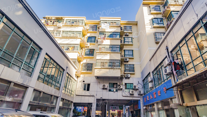 城开利民城外景图