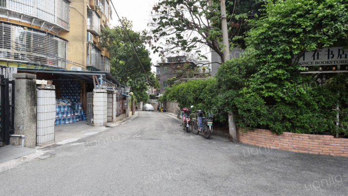 华新路老别墅外景图