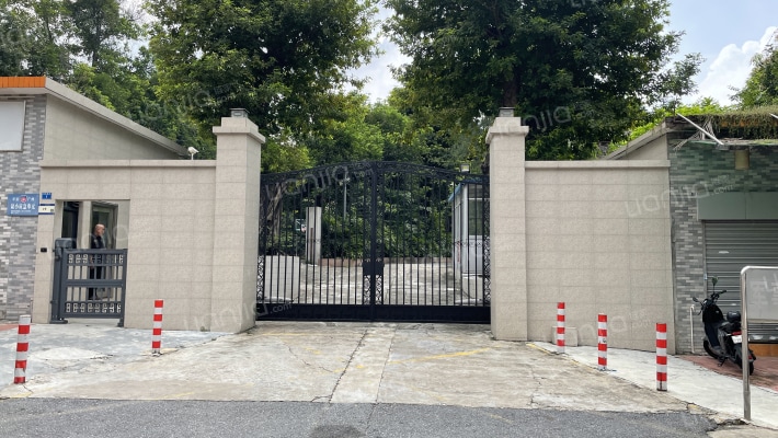 宝玉直街1号大院外景图