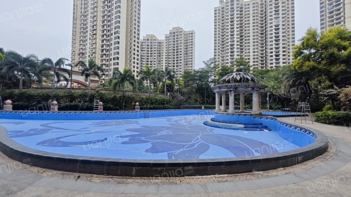 名巨中央花园外景图