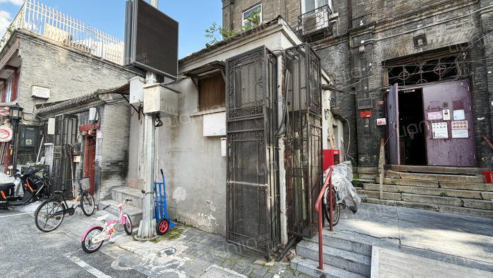 前门西河沿街外景图