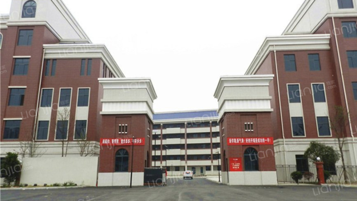 南山十里天池外景图