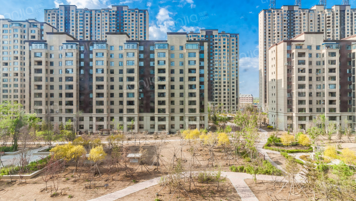 领秀蓝珀湖外景图