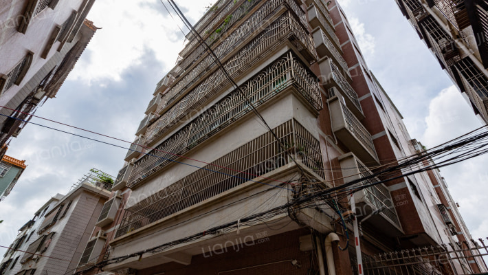 新华书店教材部外景图