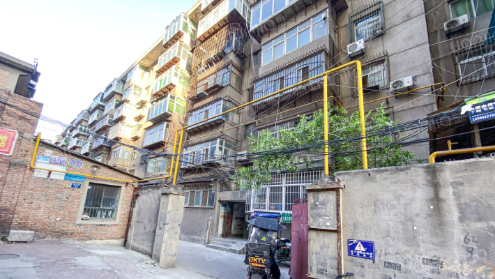 西安晶体管家属院外景图