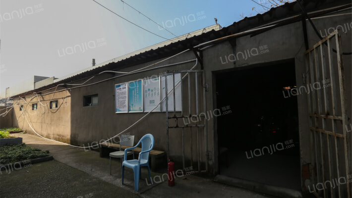 雄鹰电子宿舍楼外景图