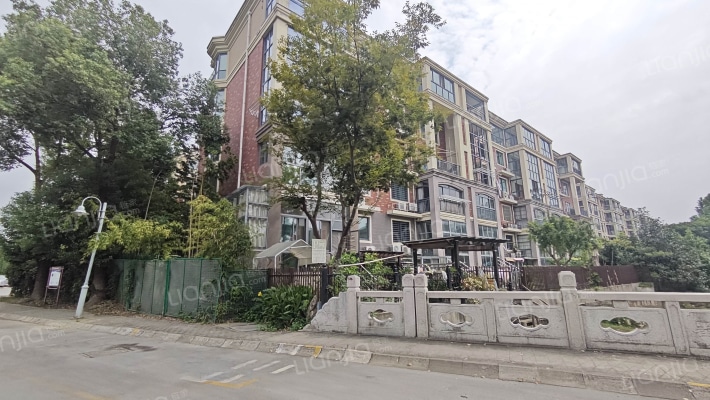 湖畔佳苑外景图