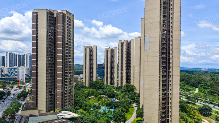 广州绿地城外景图