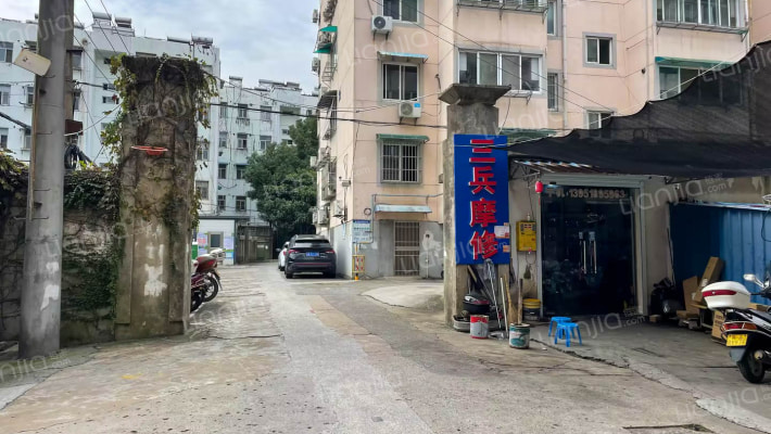 宝塔路196号院外景图