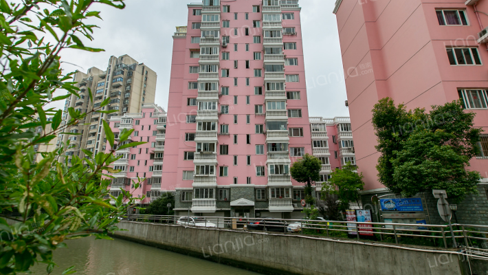 隆达公寓外景图