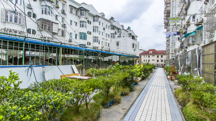 溢发公寓外景图