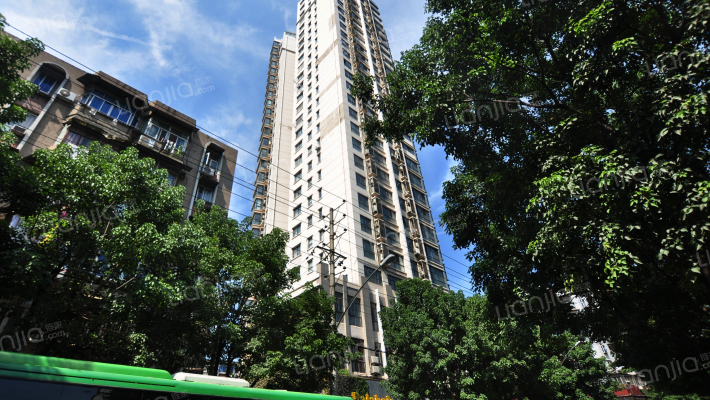 德威大厦外景图