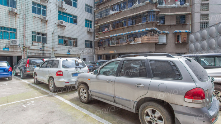 九架炉巷1号院外景图