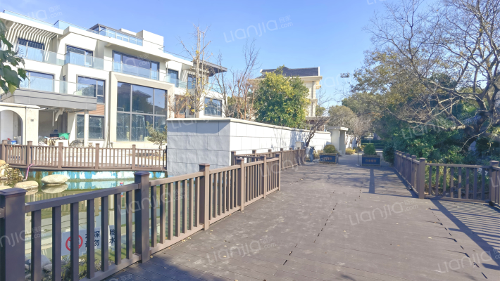 白金檀宫花园外景图