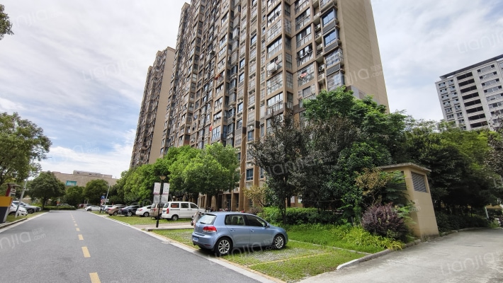 秦淮东郡外景图