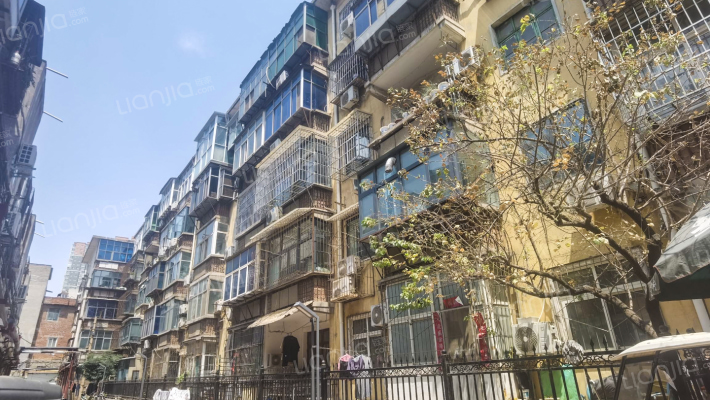 郑州市疾病预防控制中心家属院外景图