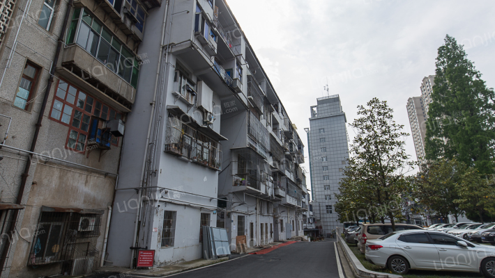 电力宿舍外景图