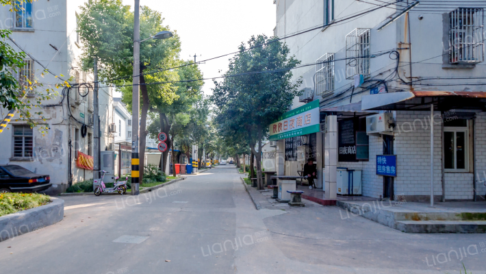 西门南村外景图