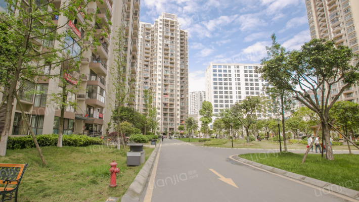 军安卫士花园外景图