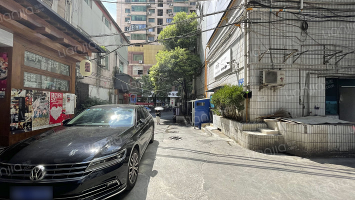 中东大厦外景图