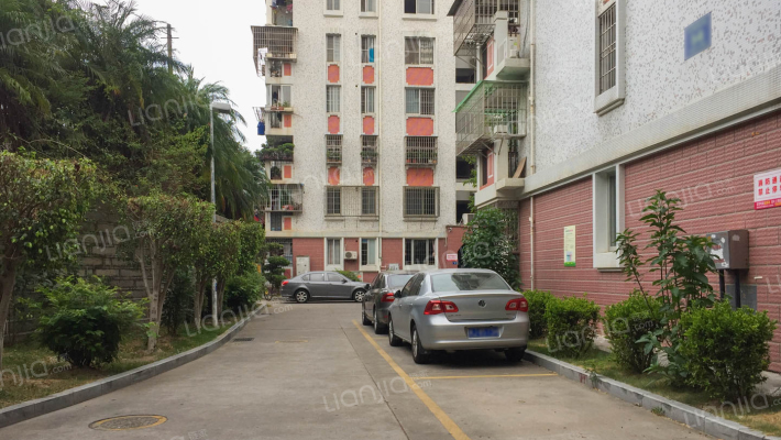 古楼南里外景图