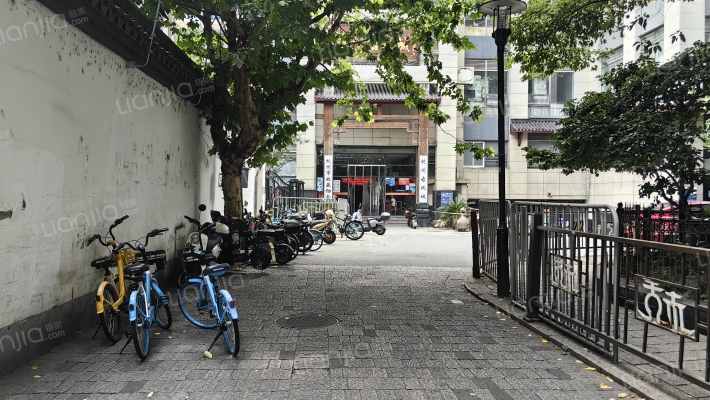 里仁坊巷外景图