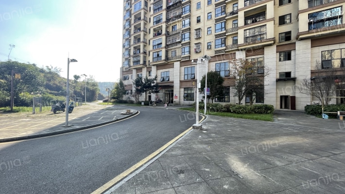 翁岗安置房外景图