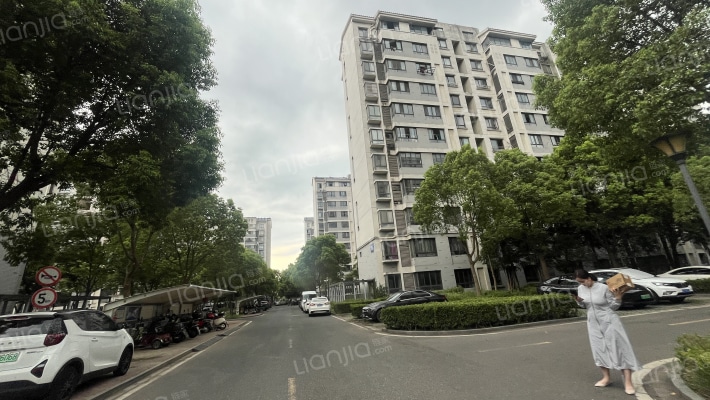 白云花园外景图