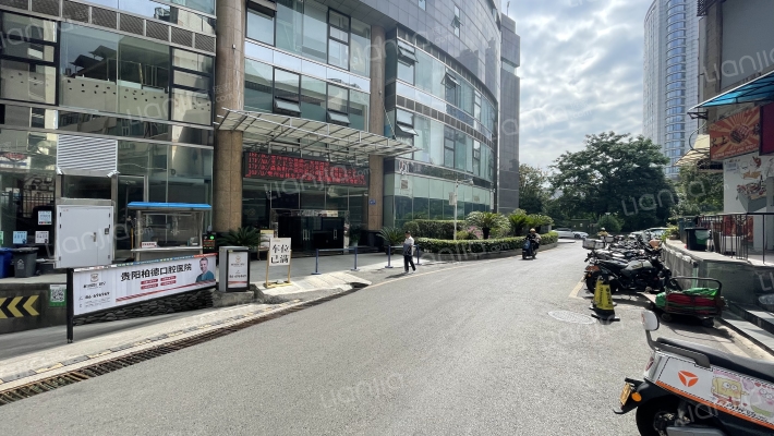 华坤发展大厦外景图