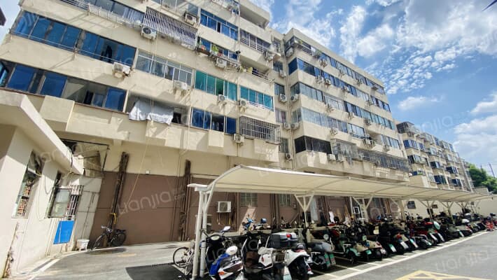 学士路外景图