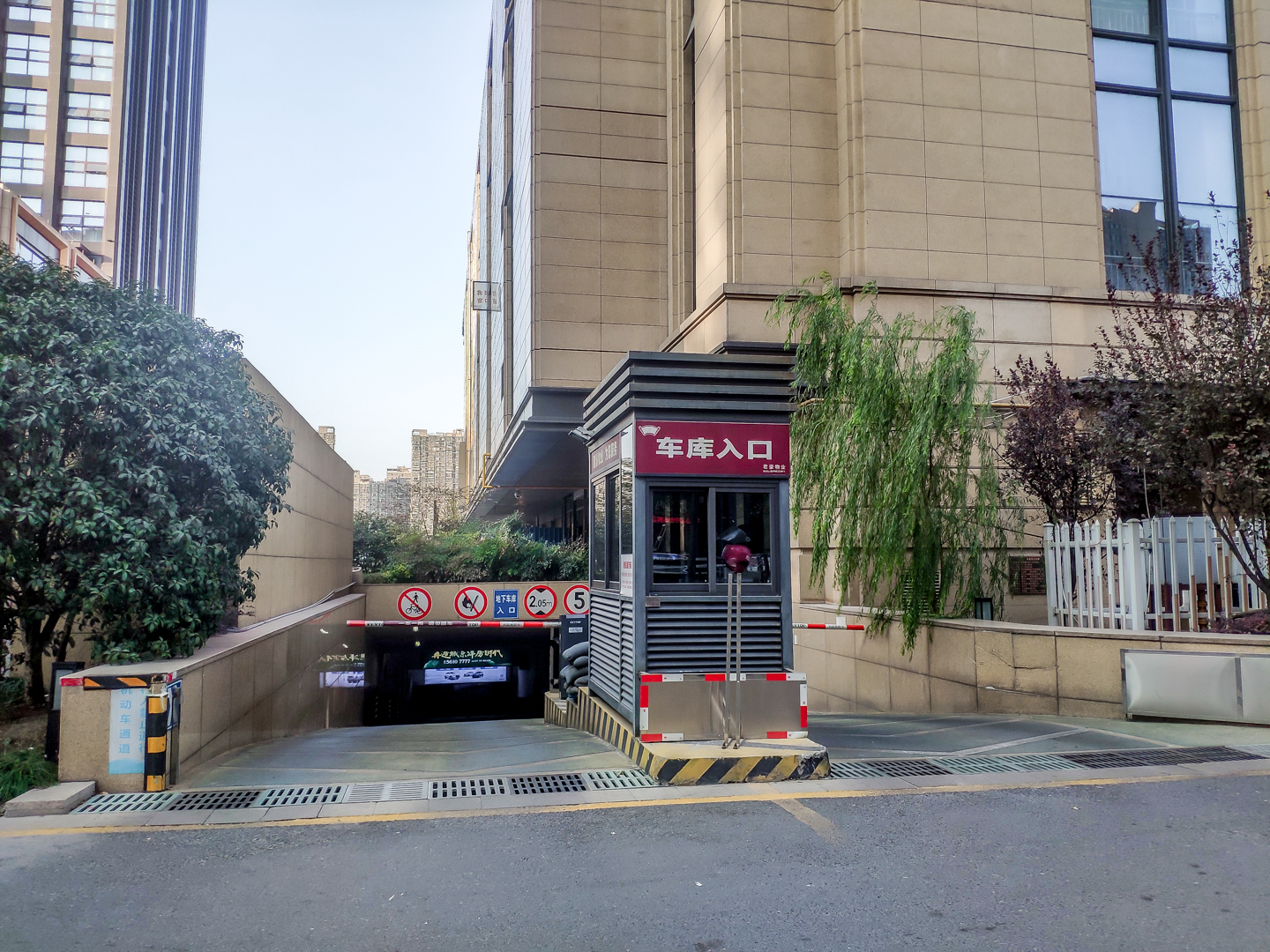 绿城财通中心小区实景 15