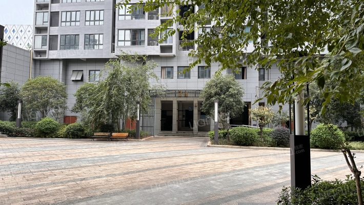 滨利汇金中心外景图