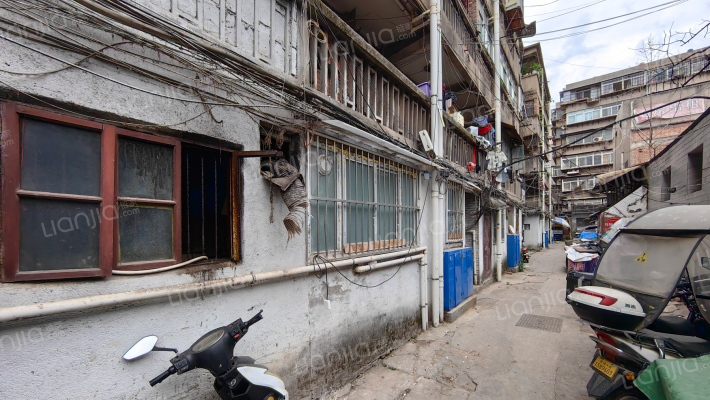 东方飘染厂家属院外景图