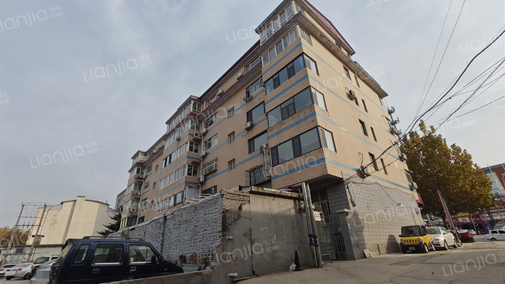 集贸市场南端外景图