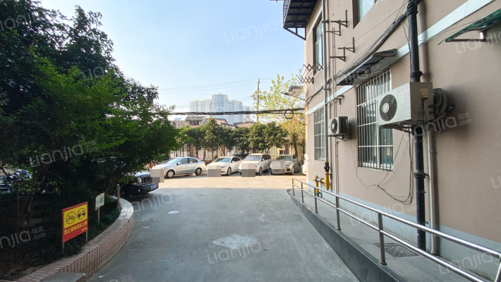 长征大厦外景图