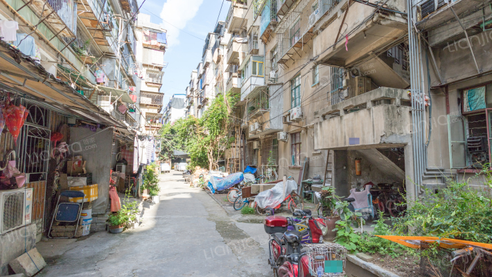 驳运新村外景图