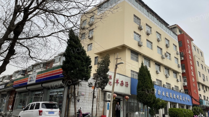 市燃料公司宿舍外景图