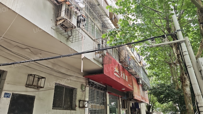 物资宿舍外景图