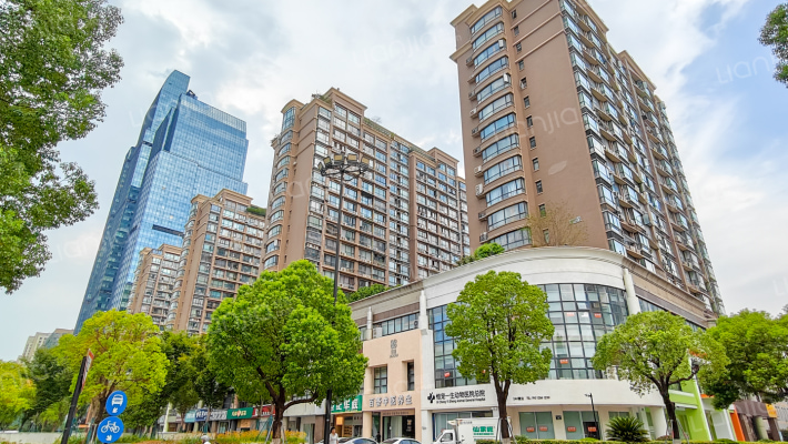 都市阳光外景图