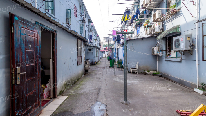 向东新村外景图