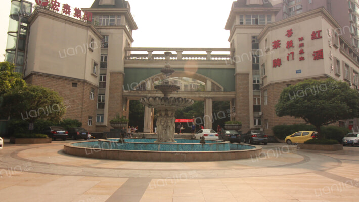 塞纳河畔外景图