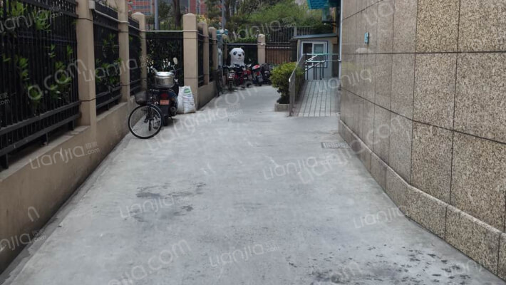 长江大楼外景图