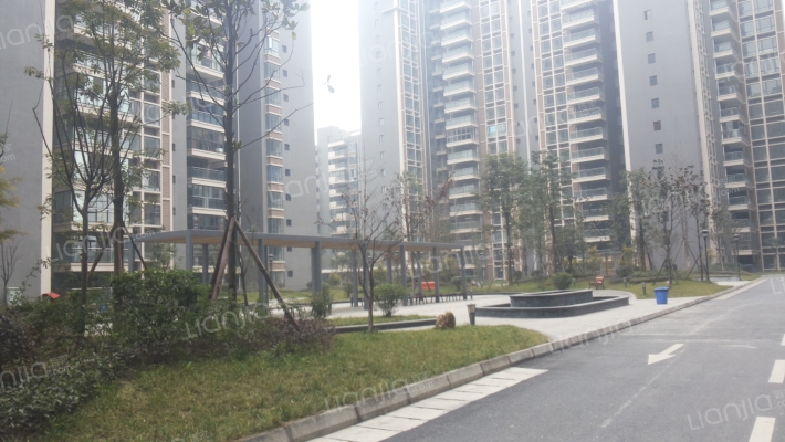 四川文化产业职工学院教职工宿舍外景图