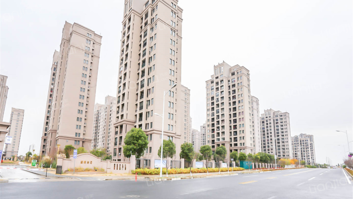 湖畔林语外景图