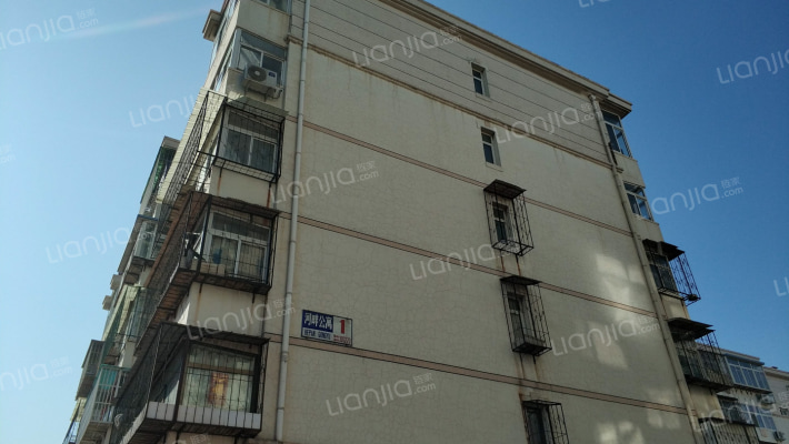 河畔公寓外景图