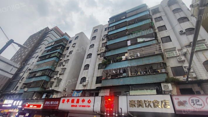 天鹅湖银昌楼外景图