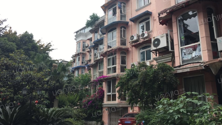 金色池塘外景图